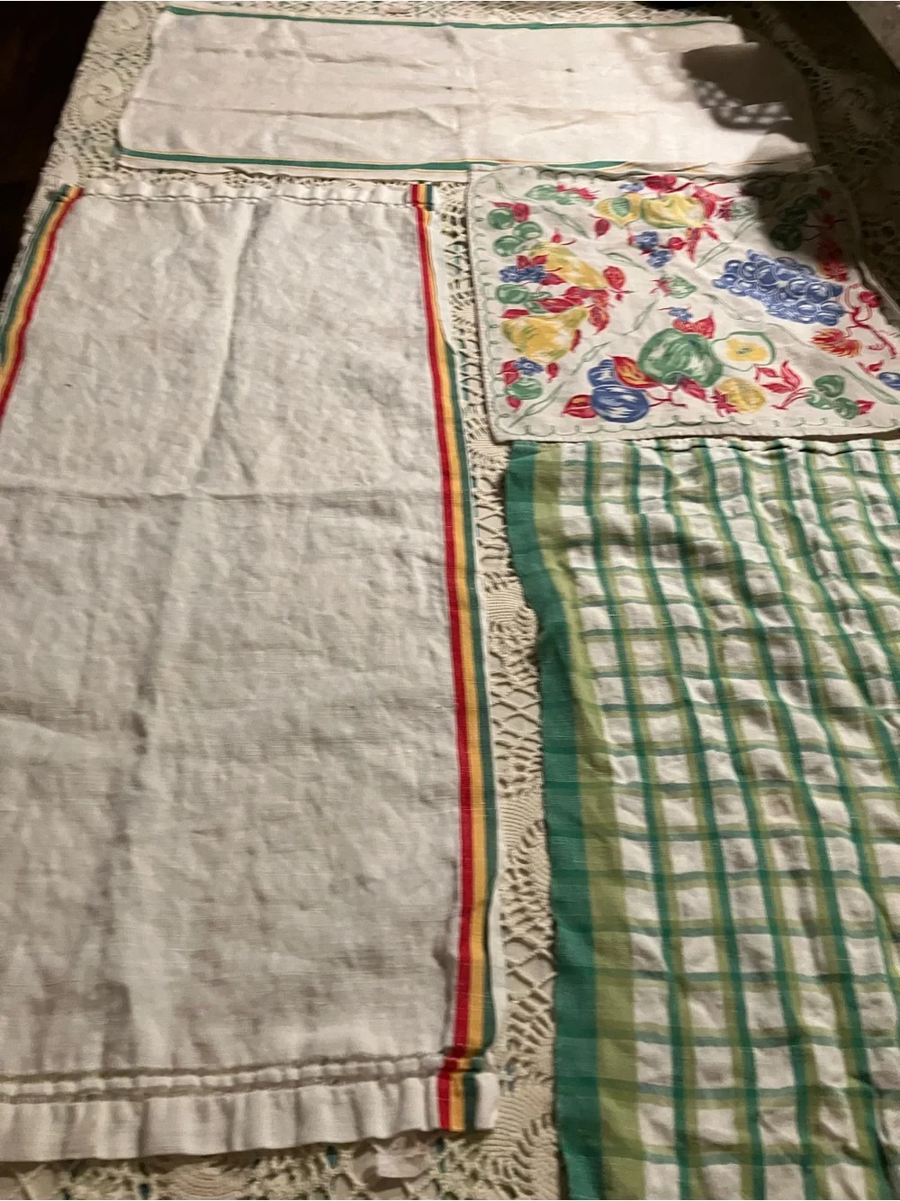 Vintage lot of 4 linen dish towels